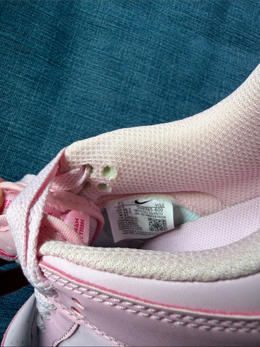Nike Kids Pink Low-Top Sneakers with Hot Pink Swoosh - Picture 5 of 6